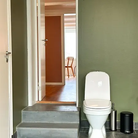 Centre Treehouse With Backyard - Two Bedroom *