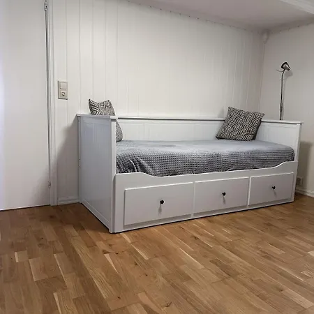 Centre Treehouse With Backyard - Two Bedroom *