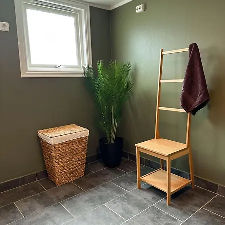 Centre Treehouse With Backyard - Two Bedroom *