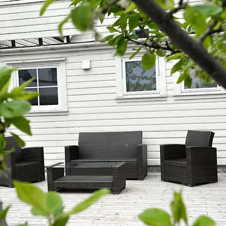 Centre Treehouse With Backyard - Two Bedroom Apartamento *